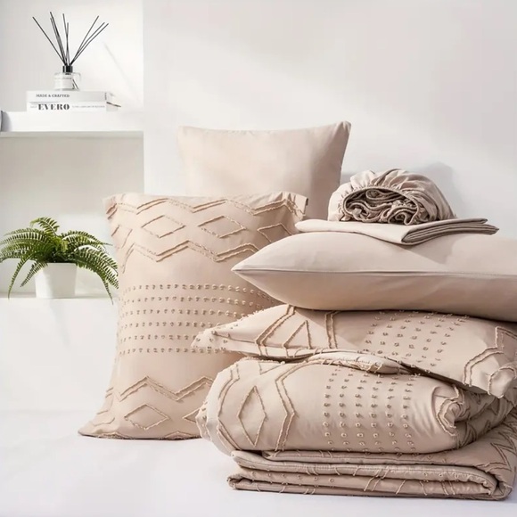 Beautiful Ivory Tan Bedding Set - Picture 6 of 7